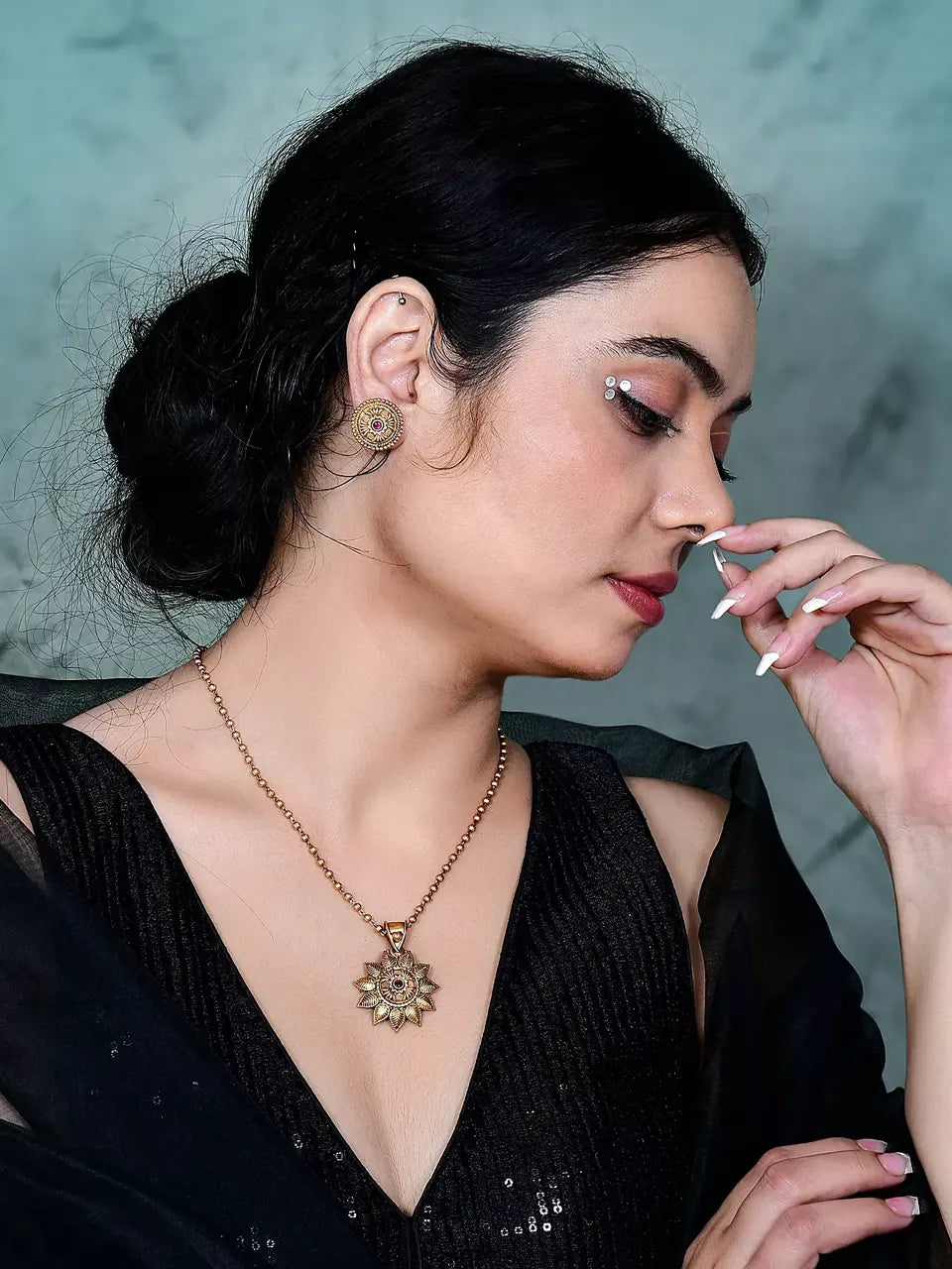 Arka Pendant Set