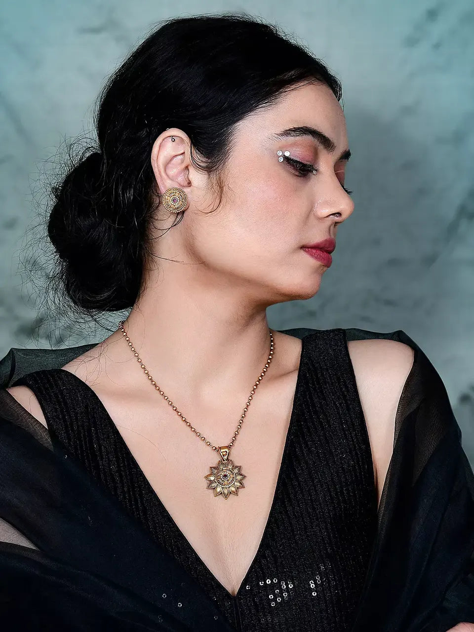 Arka Pendant Set