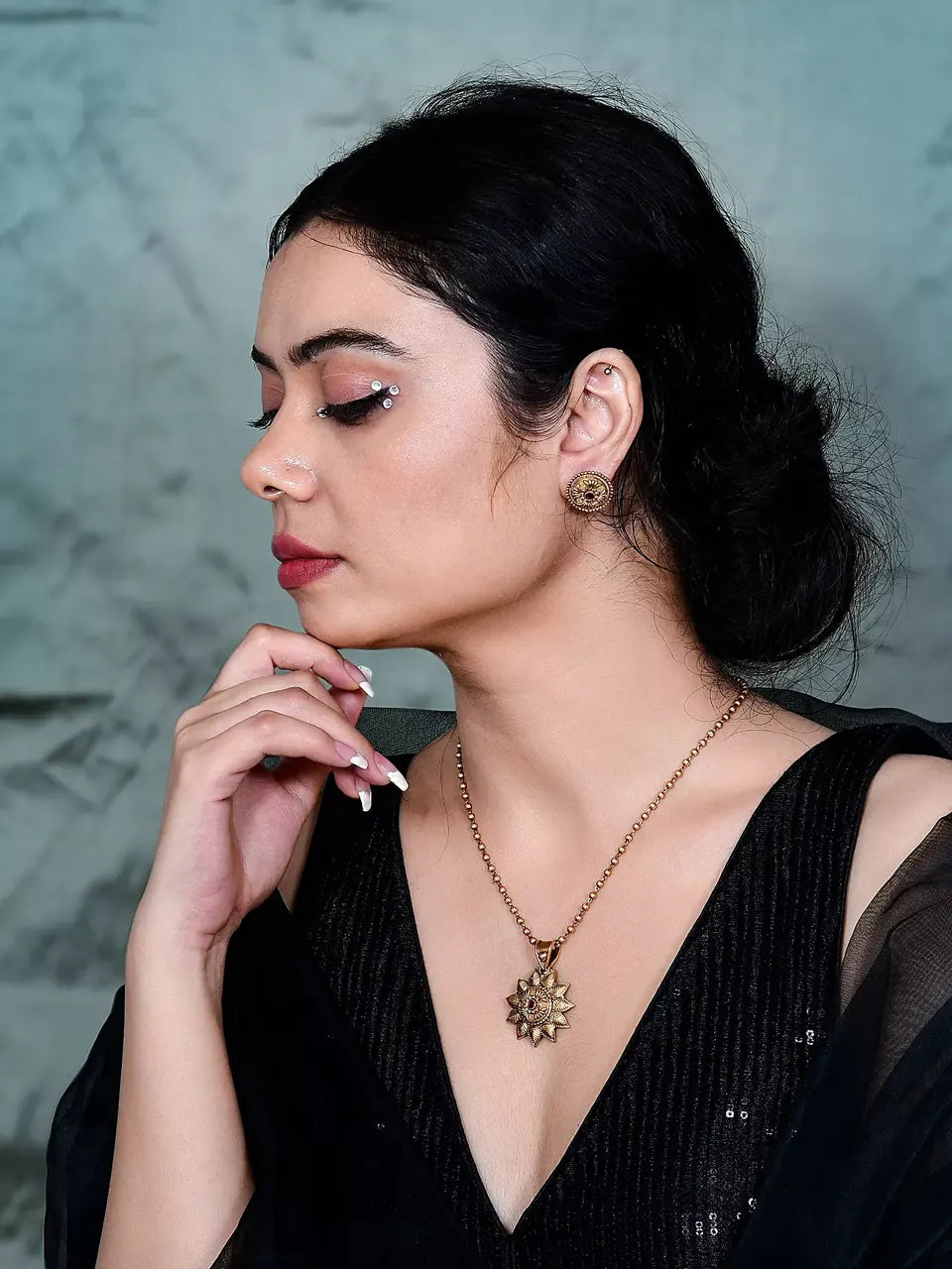 Arka Pendant Set