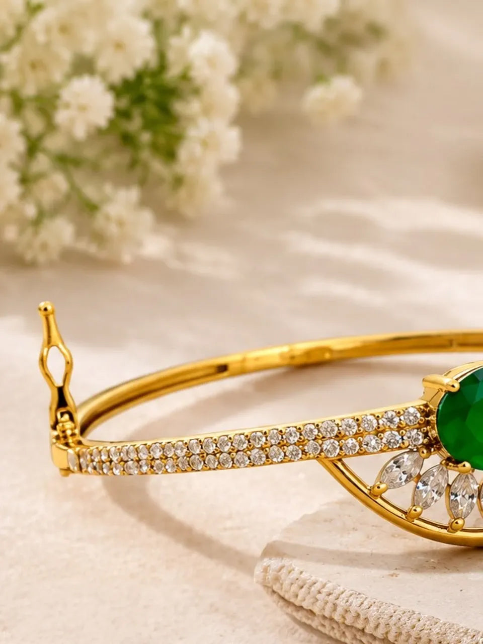 Emerald Grace Openable Bracelet