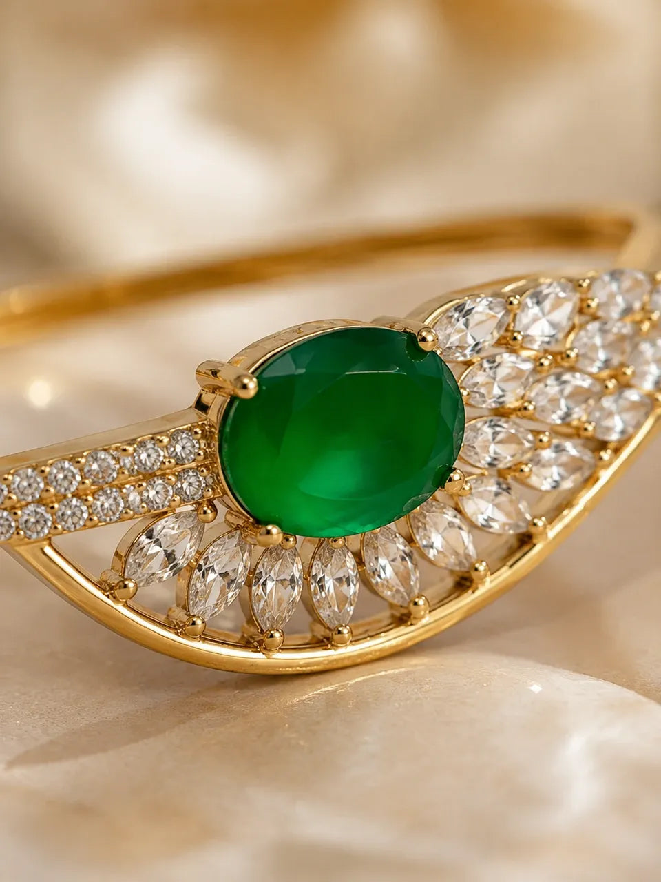 Emerald Grace Openable Bracelet