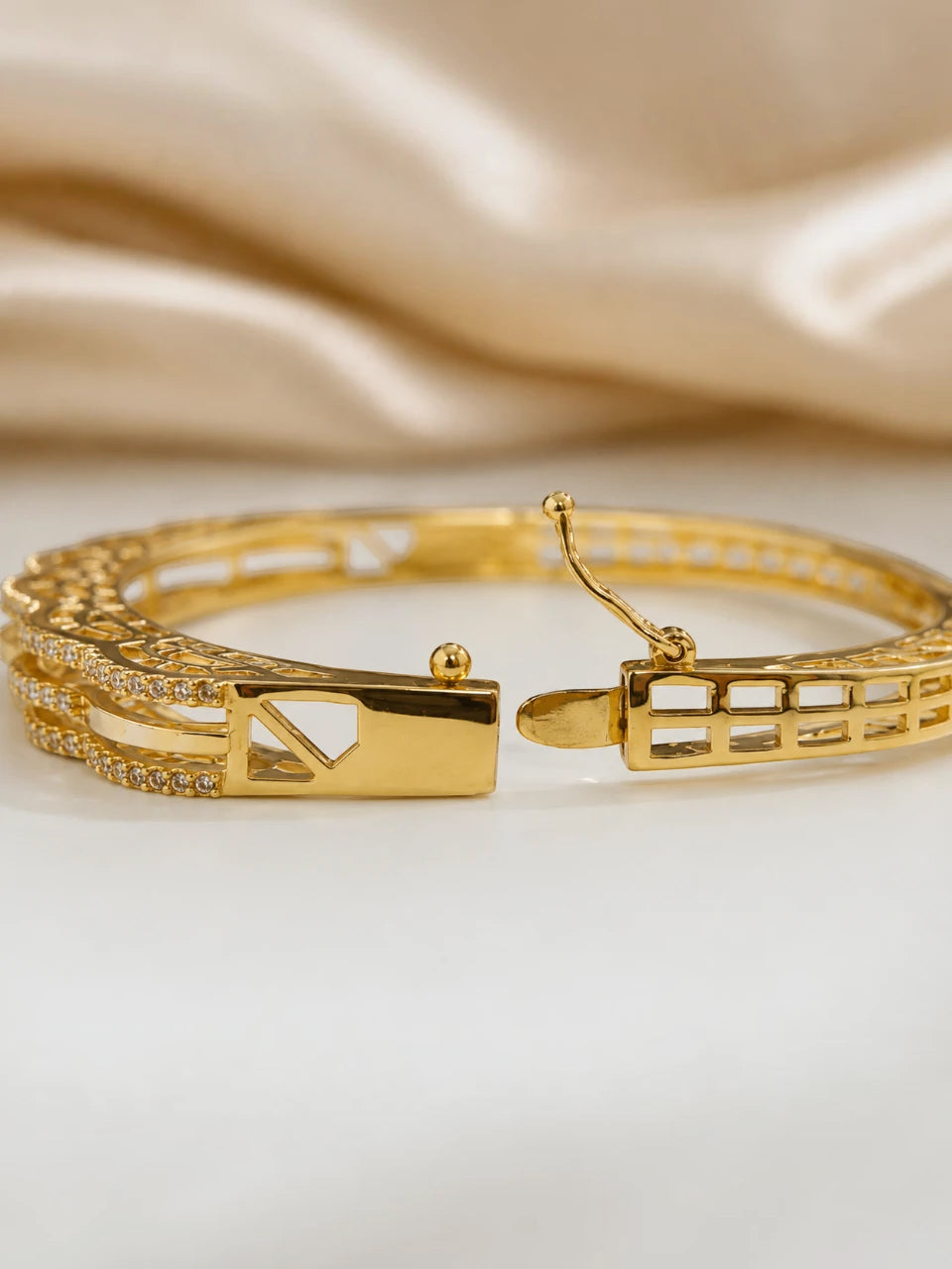 Regal Link Bracelet