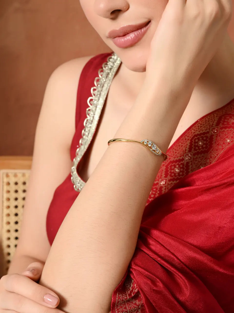 Elegant Golden Sparkle Leaf Bangle