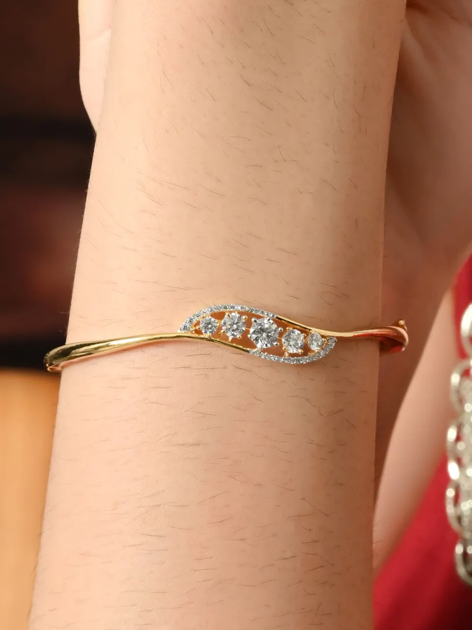 Elegant Golden Sparkle Leaf Bangle
