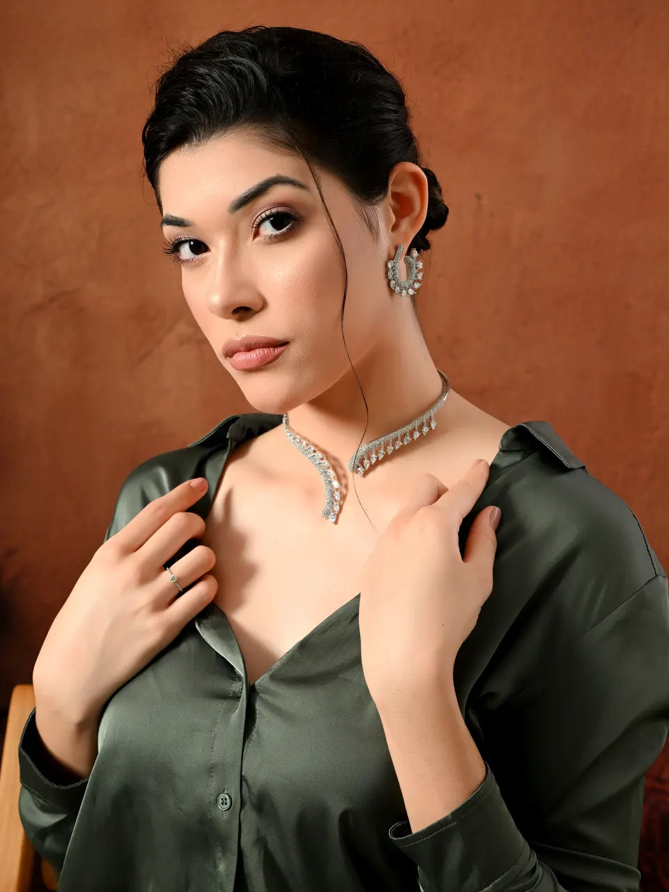 Diamond Glow Curve Necklace Set
