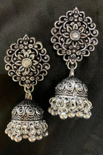 Load image into Gallery viewer, Satakshi Earrings
