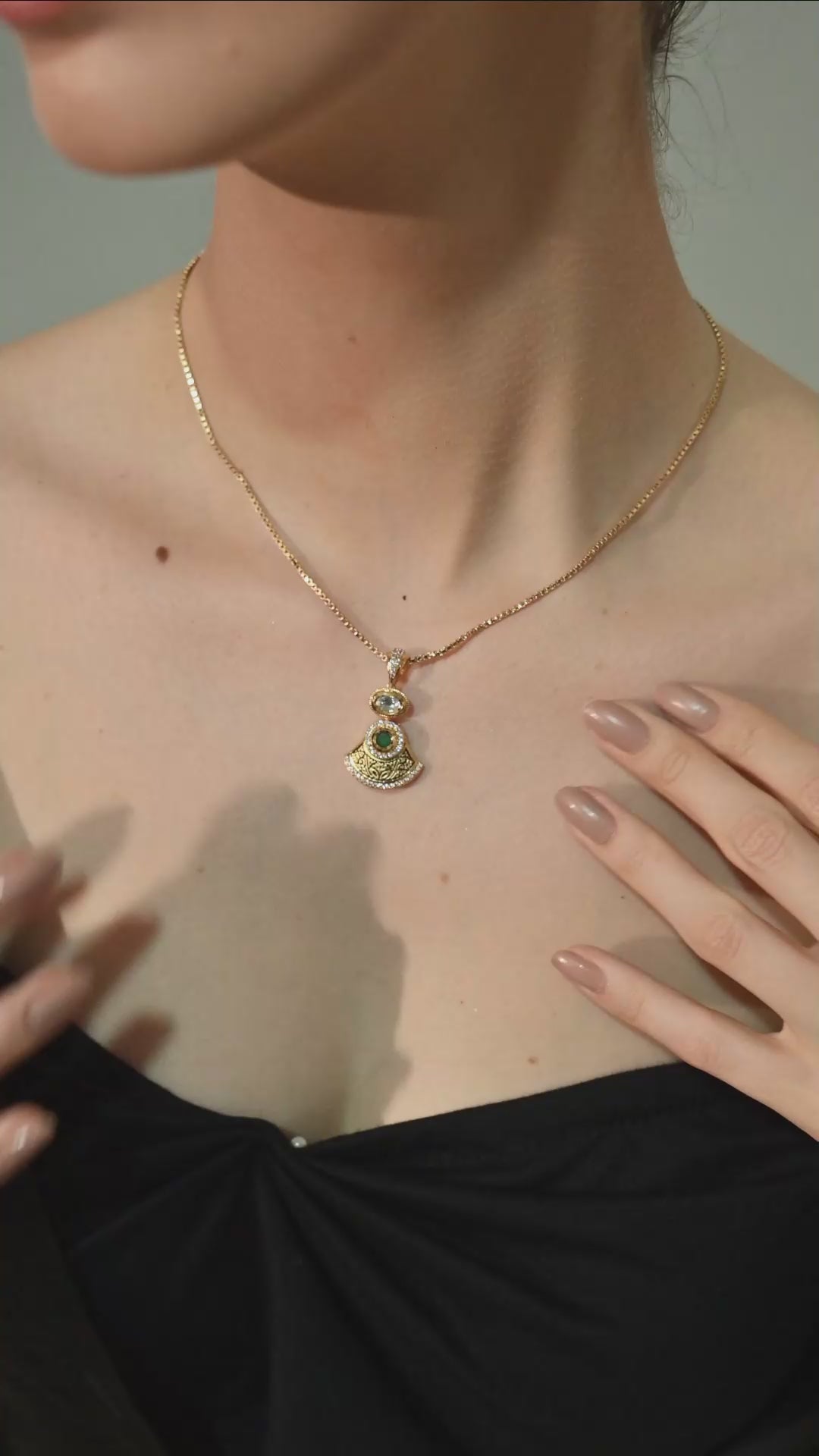 Emerald Radiance Pendant Set