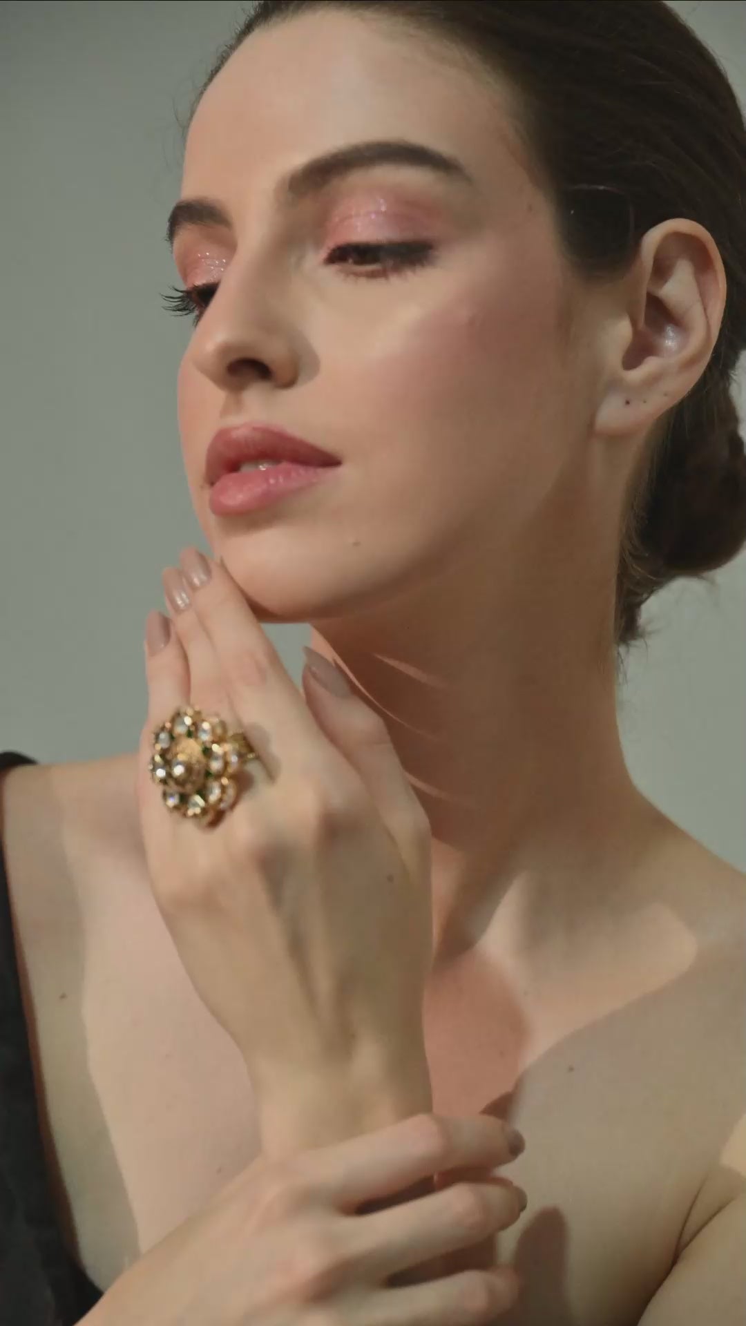 Regal Emerald Bloom Kundan Ring